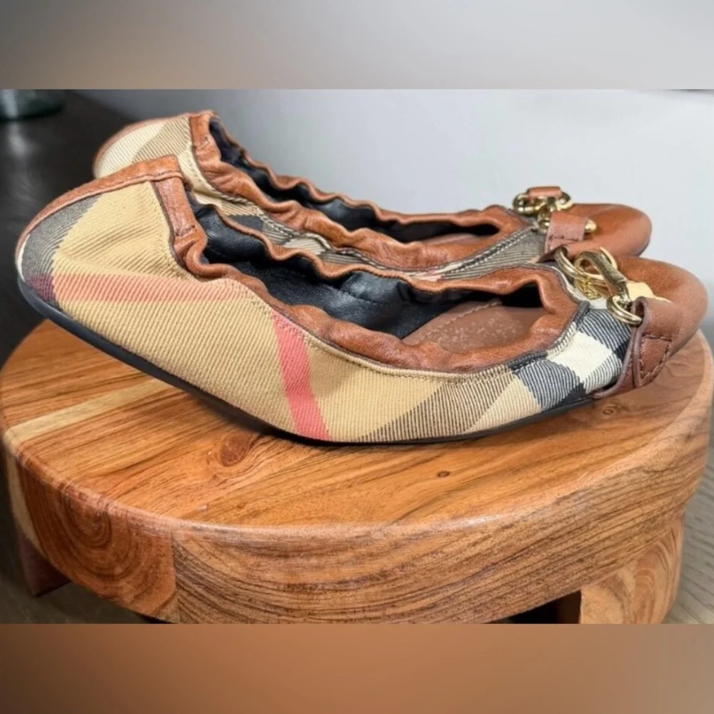 Burberry Ballet Flats House Check size 37 (6.5) Brown Tan with Gold Accents - Picture 3 of 12